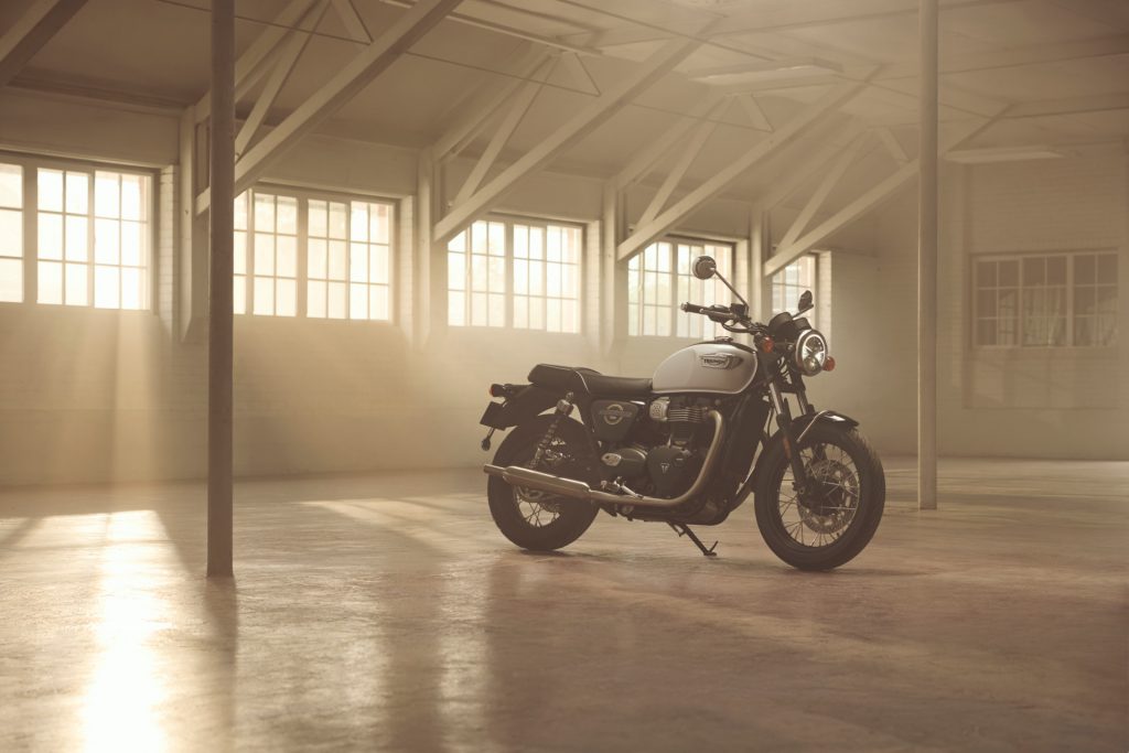 triumph-t100-2025-rightside-view