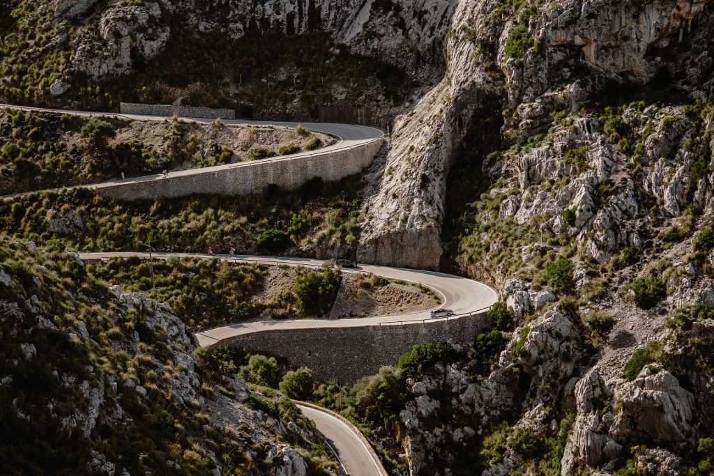mallorca-winding-road-mountains-6957128/
