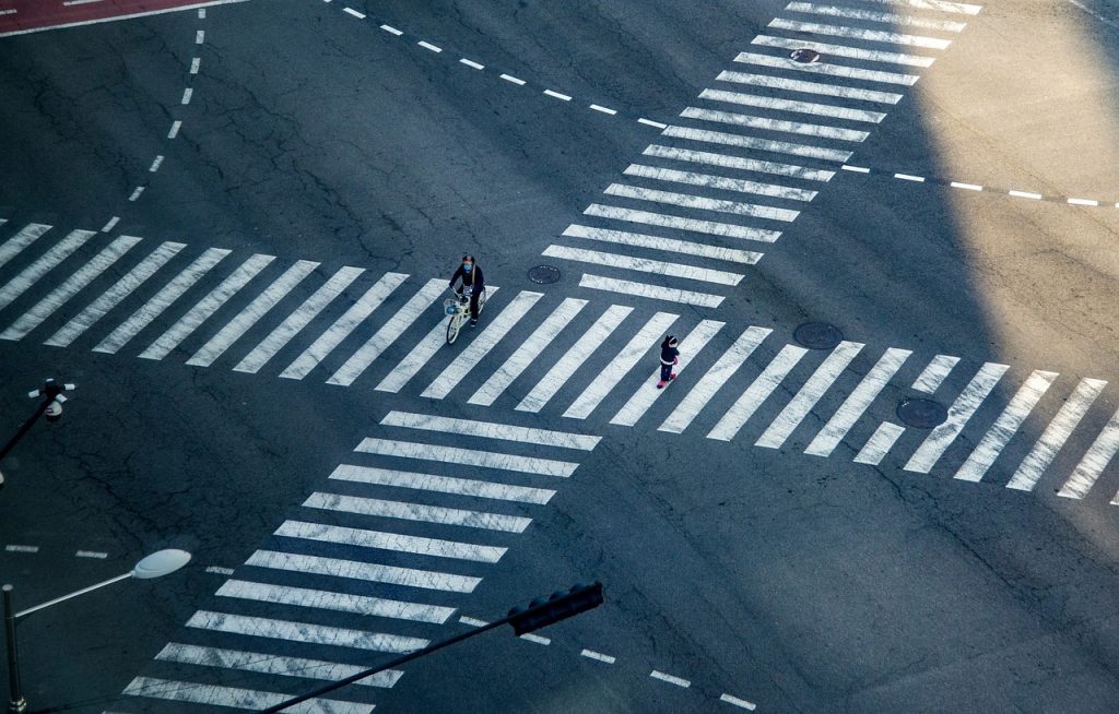 crossing-crosswalk-transition-road-4860035/